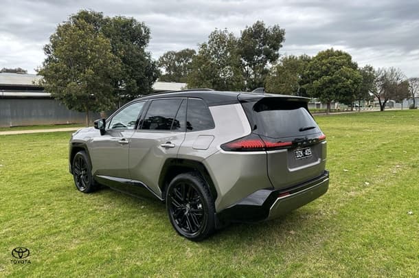 2026 Toyota RAV4 XSE in Bronze
