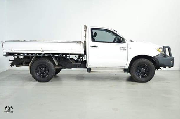 2006 Toyota Hilux SR in White