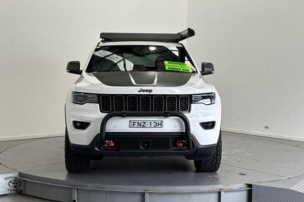 2017 Jeep Grand Cherokee Trailhawk in White