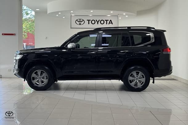 2025 Toyota Landcruiser Sahara in Black