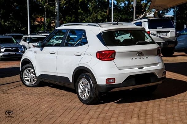 2025 Hyundai Venue Base in Polar White