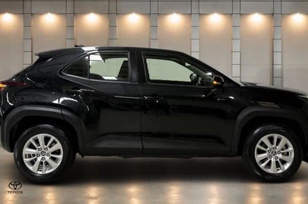 2024 Toyota Yaris Cross GX in Black