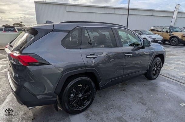 2022 Toyota RAV4 Cruiser 2WD in Silver