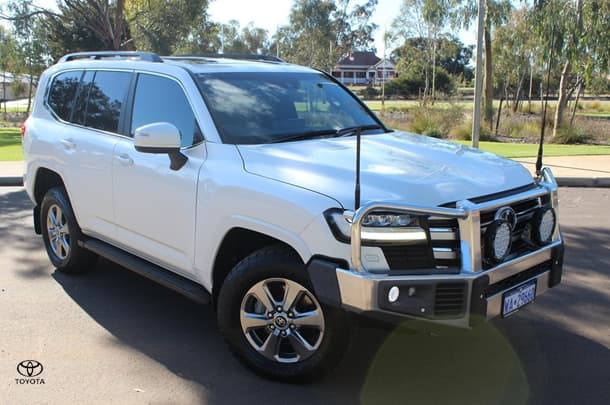 2022 Toyota Landcruiser VX in White