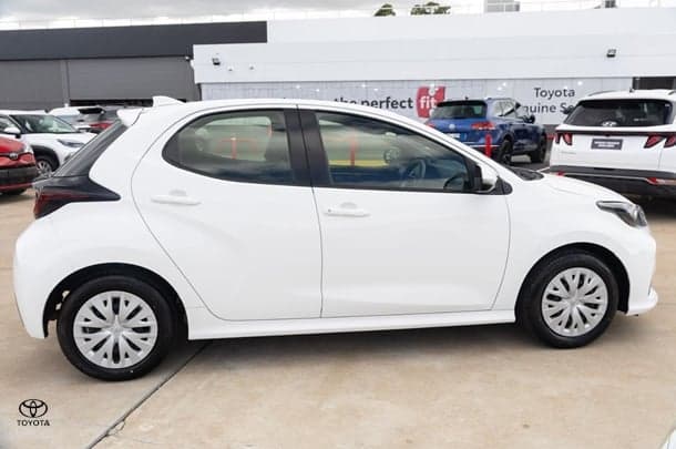 2023 Toyota Yaris Ascent Sport in White