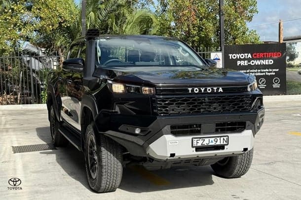2025 Toyota Hilux SR 48V in Black