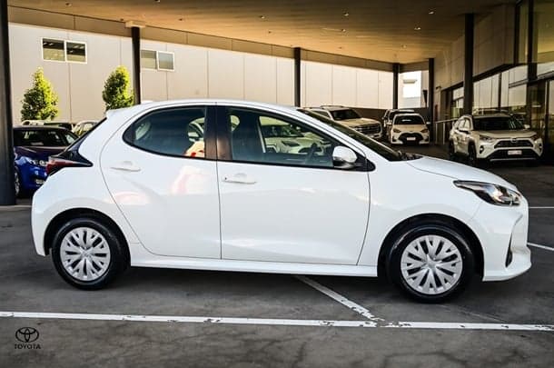 2023 Toyota Yaris Ascent Sport in White