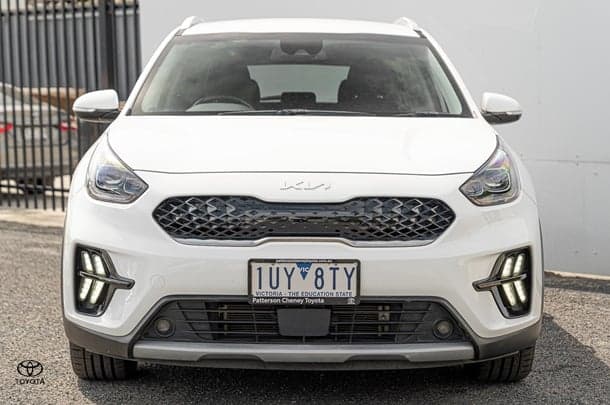 2022 Kia Niro Hybrid S in White