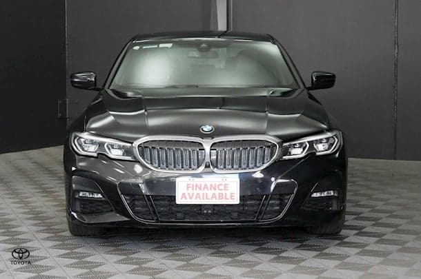 2022 BMW 3 330i M Sport in Black