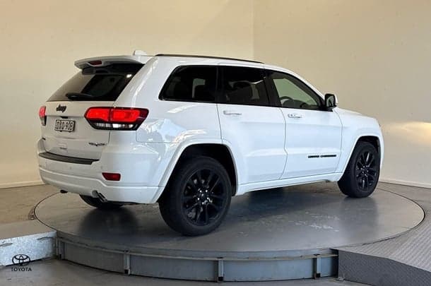 2018 Jeep Grand Cherokee Laredo in White