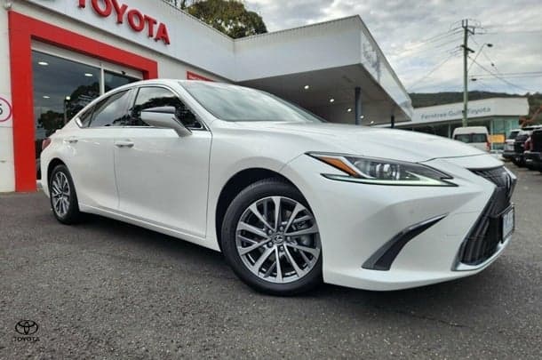 2025 Lexus ES ES300h Luxury in White