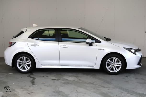 2021 Toyota Corolla Ascent Sport Hybrid in White