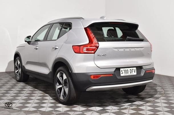 2023 Volvo XC40 Ultimate B4 Bright in Silver Dawn