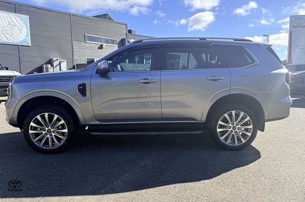 2022 Ford Everest Platinum in Silver