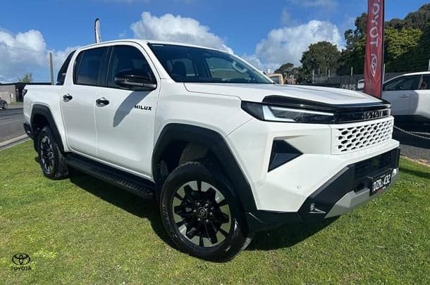 2025 Toyota Hilux SR5 48V in White