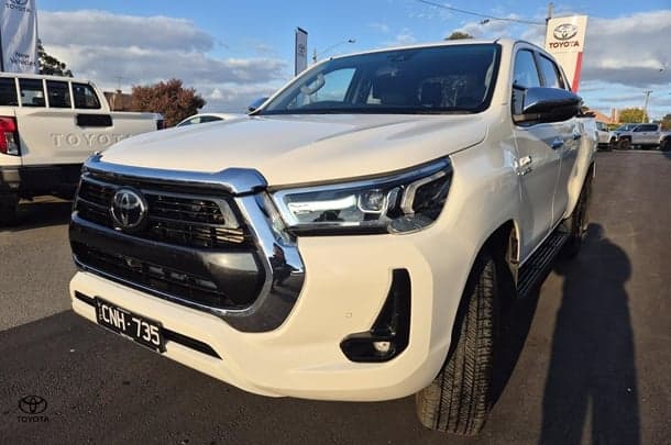 2023 Toyota Hilux SR5 in White
