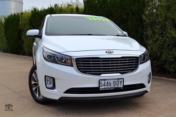 2017 Kia Carnival SLi in White