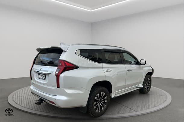 2020 Mitsubishi Pajero Sport Exceed in White