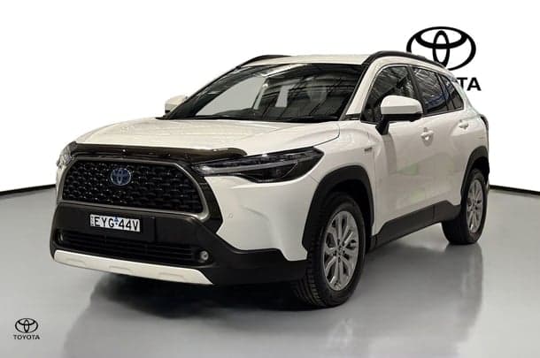 2022 Toyota Corolla Cross GXL in White