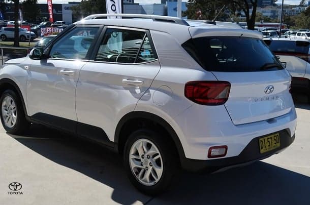 2024 Hyundai Venue Base in White