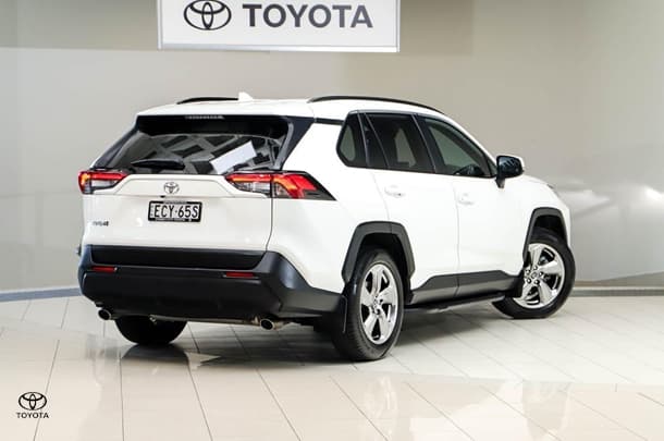 2019 Toyota RAV4 GXL in White