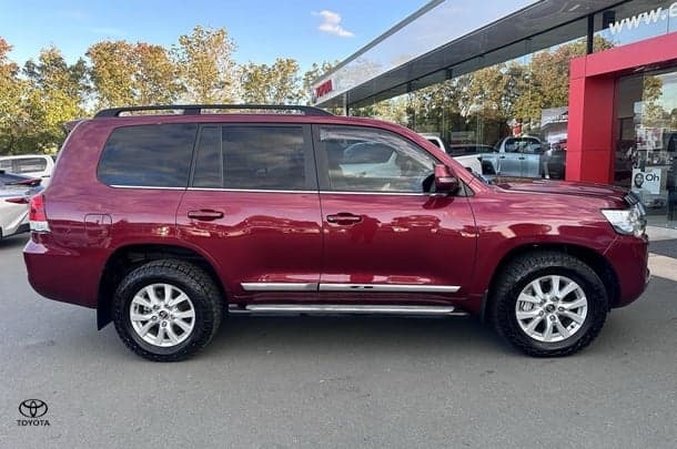 2020 Toyota Landcruiser Sahara in Red