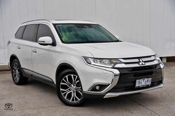 2017 Mitsubishi Outlander Exceed in White