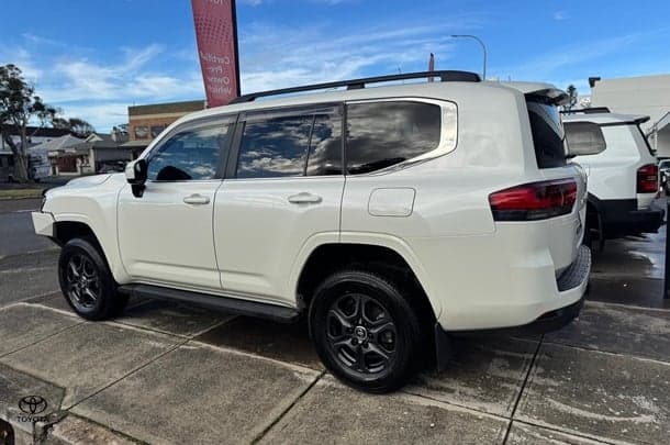 2021 Toyota Landcruiser VX in White