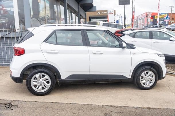 2025 Hyundai Venue Base in Atlas White