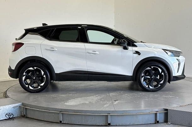 2025 Mitsubishi ASX Exceed in White