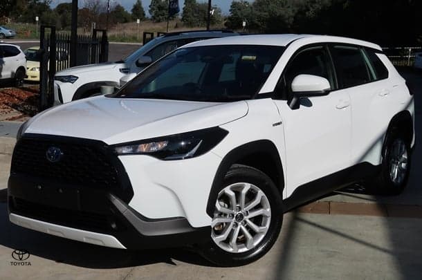 2023 Toyota Corolla Cross GX in White