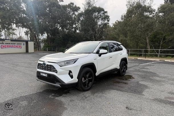 2020 Toyota RAV4 Cruiser in White