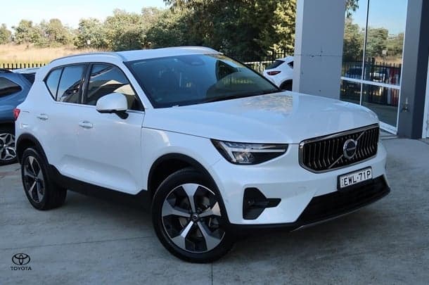 2022 Volvo XC40 Ultimate B4 Bright in White