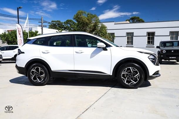 2022 Kia Sportage S in White