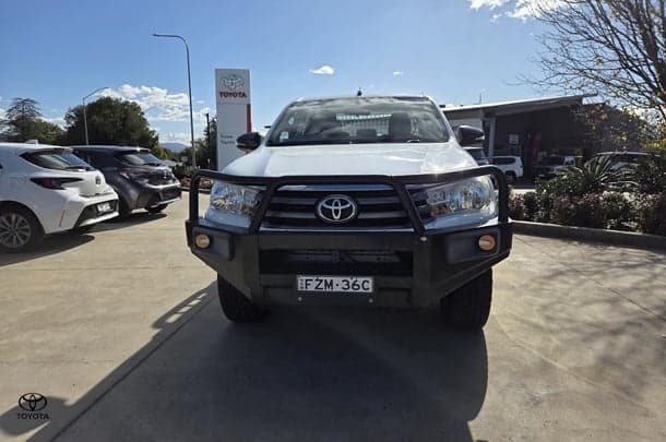 2017 Toyota Hilux SR in White