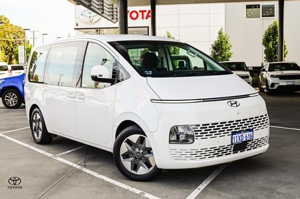 2022 Hyundai STARIA Highlander in White
