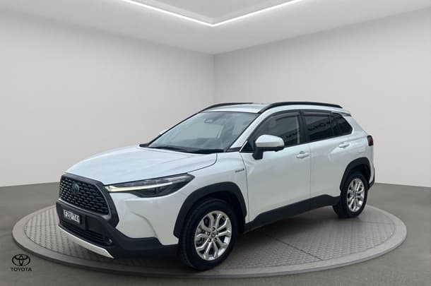 2023 Toyota Corolla Cross GXL in White