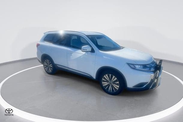 2020 Mitsubishi Outlander LS in White
