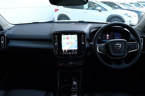 2022 Volvo XC40 Ultimate B4 Bright in White