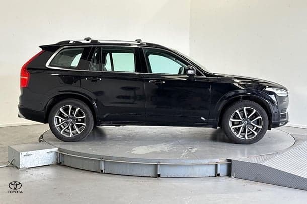 2019 Volvo XC90 D5 Momentum in Black