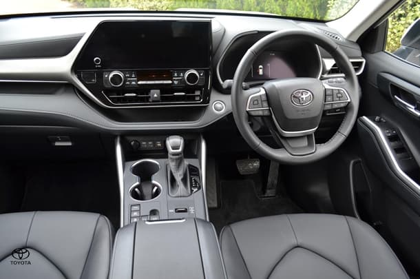 2025 Toyota Kluger GXL in White