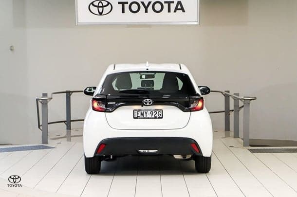 2021 Toyota Yaris Ascent Sport in White