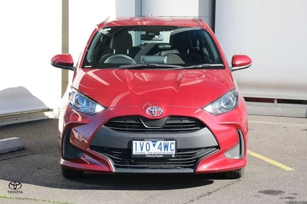 2021 Toyota Yaris Ascent Sport in Red