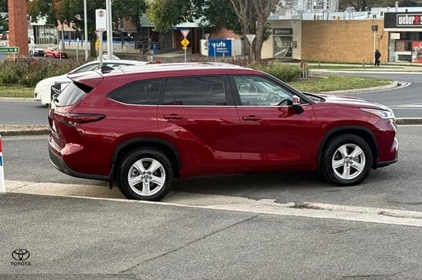 2024 Toyota Kluger GX in Red