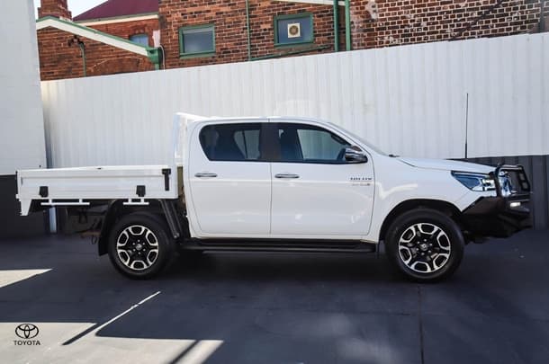 2021 Toyota Hilux SR5 in White