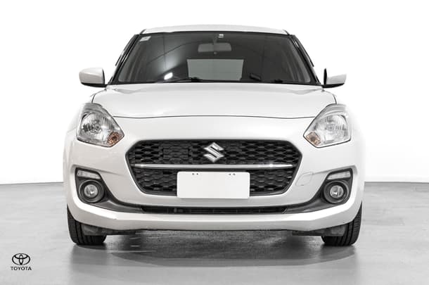2021 Suzuki Swift GL Navigator in White