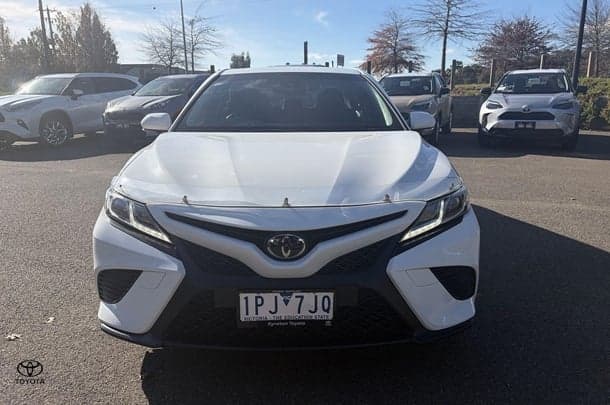 2019 Toyota Camry Ascent Sport in White