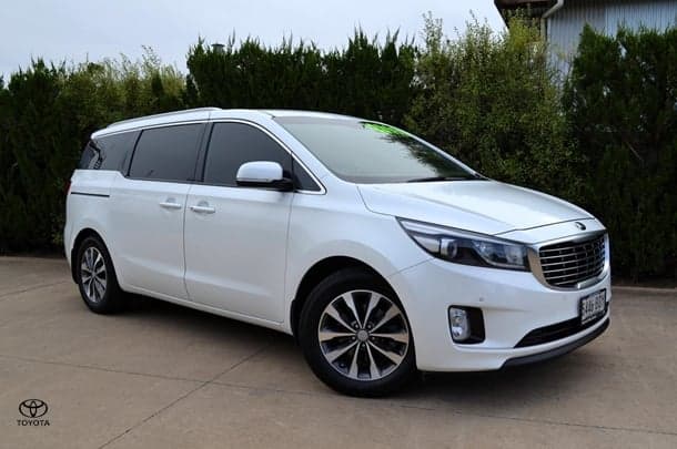 2017 Kia Carnival SLi in White