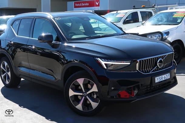 2025 Volvo XC40 Ultra B4 Bright in Black