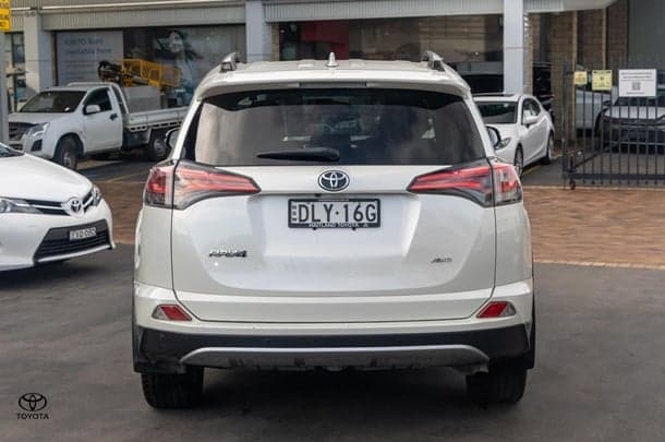 2017 Toyota RAV4 GXL in White